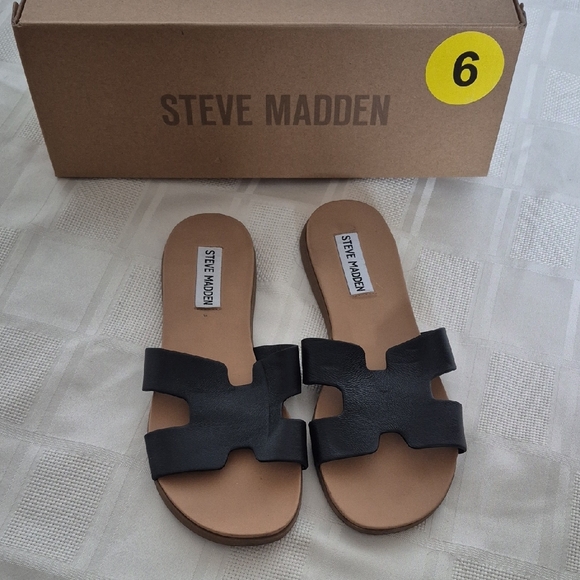 Steve Madden Black Slide Sandals - Picture 3 of 16